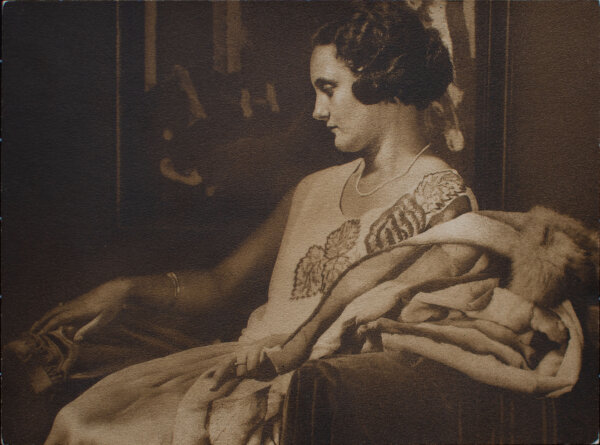 unbekannt - Frauenporträt - o.J. - Fotografie, Bromöldruck