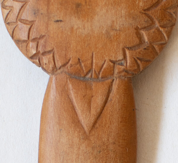 verm. Johannes Wüsten - Brieföffner mit Frauenakt und Ornamenten - o. J. - Holz