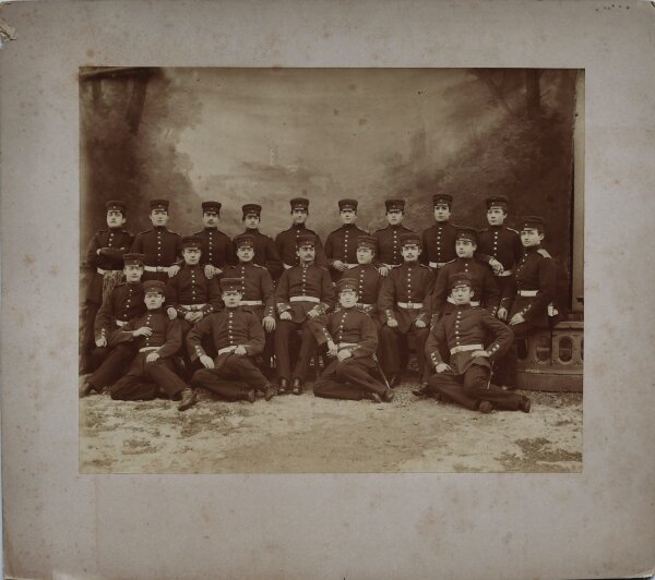 Unbekannt - Gruppenbild Absolventen Polizeischule - um 1900 - Fotografie
