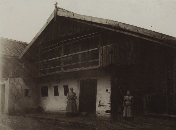 Unbekannt - Bäuerinnen im Turnerhaus - um 1904 - Fotografie